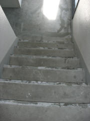 滑り止め部分の金具撤去後の階段