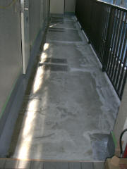 下地調整とウレタンの塗布完了後の廊下床