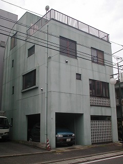 西区の3階建てマンション施工前