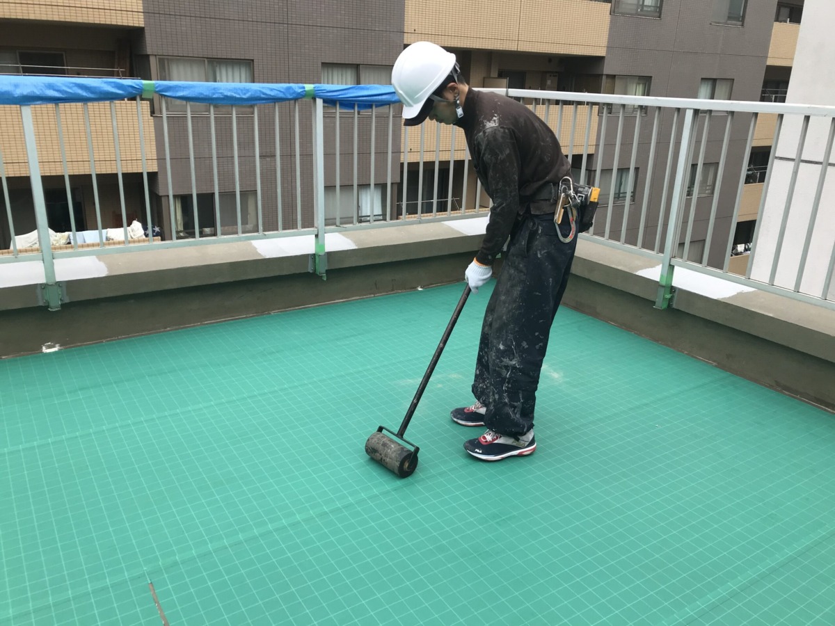 墨田区オフィスビル屋上防水工事 X-2工法 撤去からシート張りまで