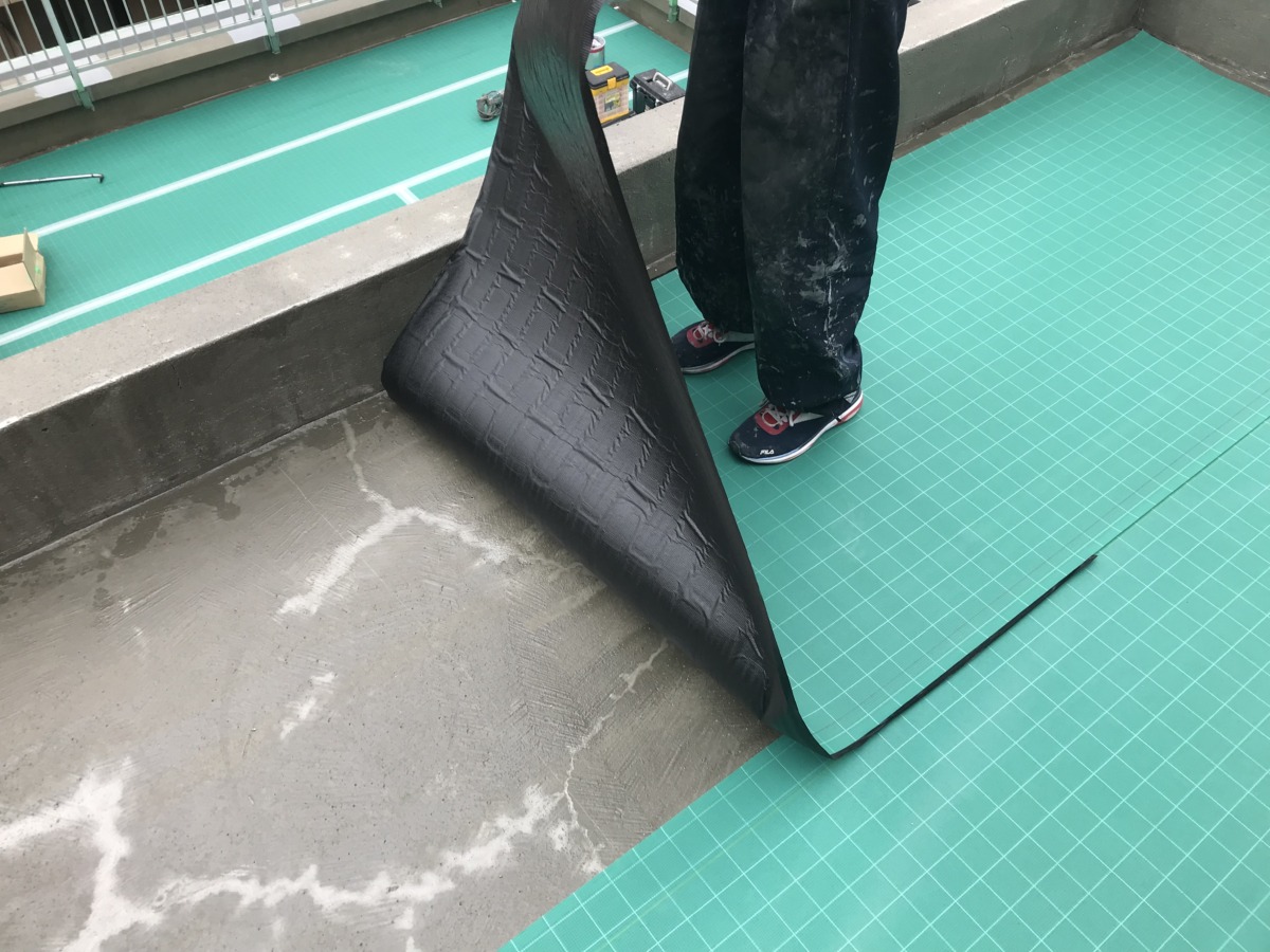 塔屋　QVシート貼り